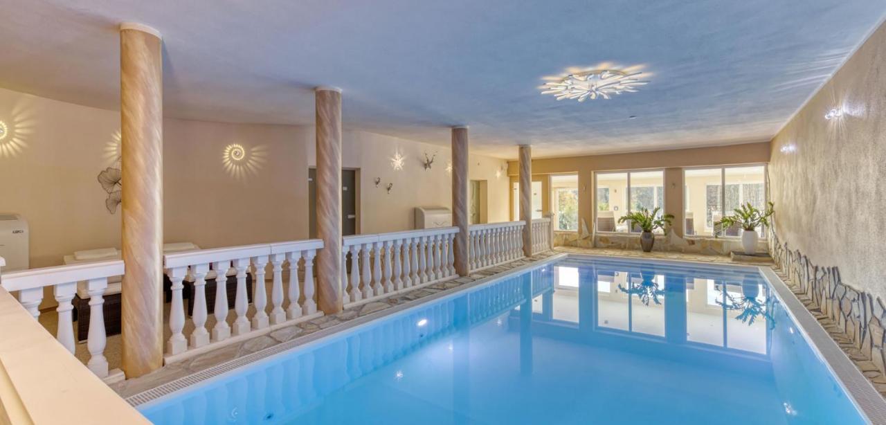Wellnesshotel Deine Auszeit, Adults Only Акслах Экстерьер фото